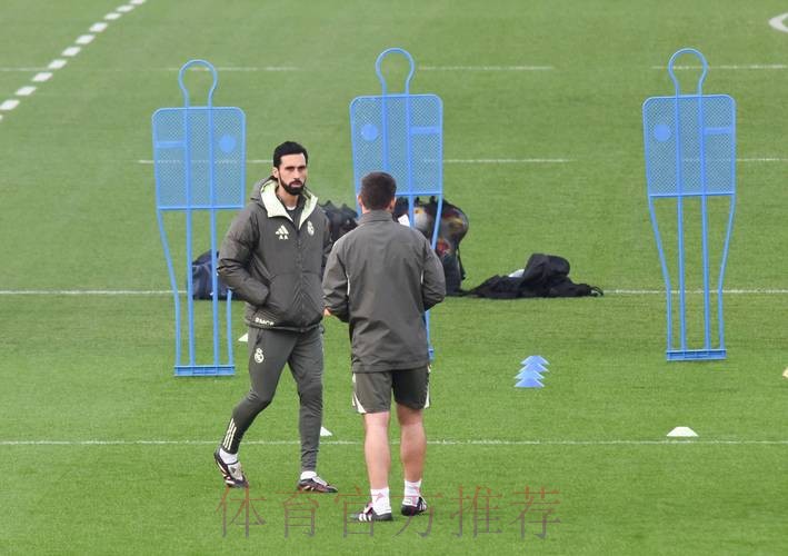 迭戈-阿瓜多谈首秀:感谢所有教练特别是阿韦罗亚 迭戈-阿瓜多谈首秀:感谢所有教练特别是阿韦罗亚